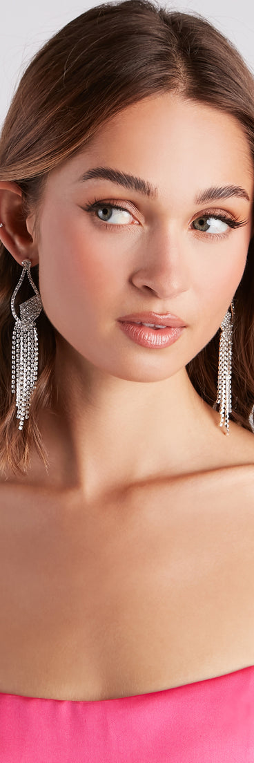 With Elegant Shine Rhinestone Fringe Earrings as your homecoming jewelry or accessories, your 2023 Homecoming dress look will be fire!