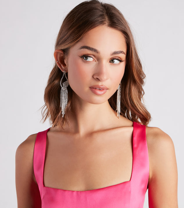 With Elegant Shine Rhinestone Fringe Earrings as your homecoming jewelry or accessories, your 2023 Homecoming dress look will be fire!