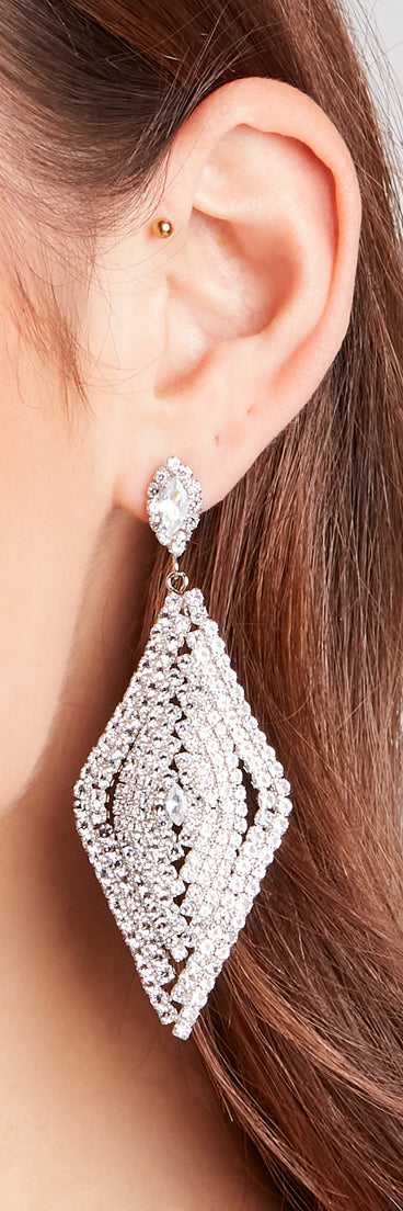 With Glitzy Era Rhinestone Statement Earrings as your homecoming jewelry or accessories, your 2023 Homecoming dress look will be fire!