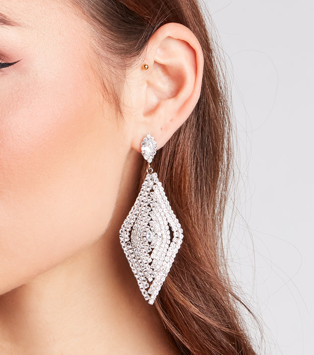 With Glitzy Era Rhinestone Statement Earrings as your homecoming jewelry or accessories, your 2023 Homecoming dress look will be fire!