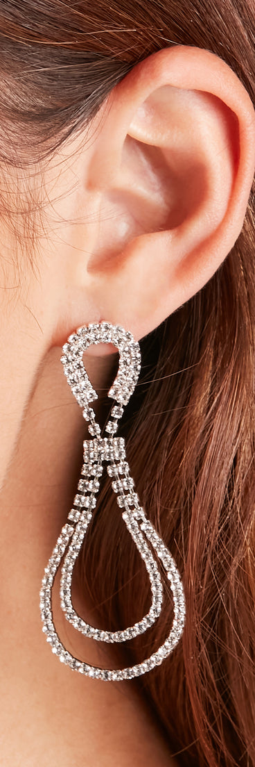 With Beautiful Shine Rhinestone Teardrop Earrings as your homecoming jewelry or accessories, your 2023 Homecoming dress look will be fire!