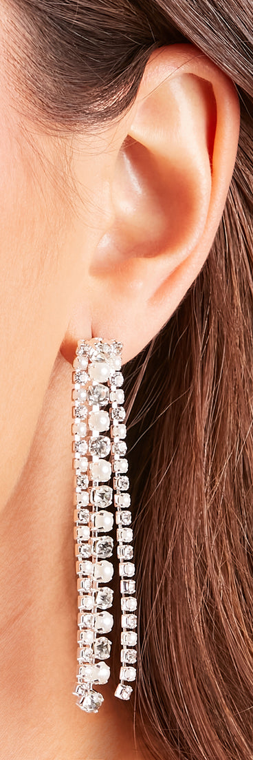 With Rhinestone Stunner Pearl Fringe Earrings as your homecoming jewelry or accessories, your 2023 Homecoming dress look will be fire!