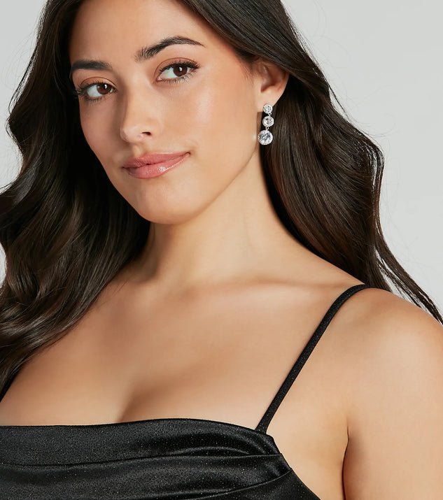 Fine Decadence Linear Rhinestone Earrings with on-trend details provides a stylish start to creating your graduation outfit for the 2024 Commencement or grad party!