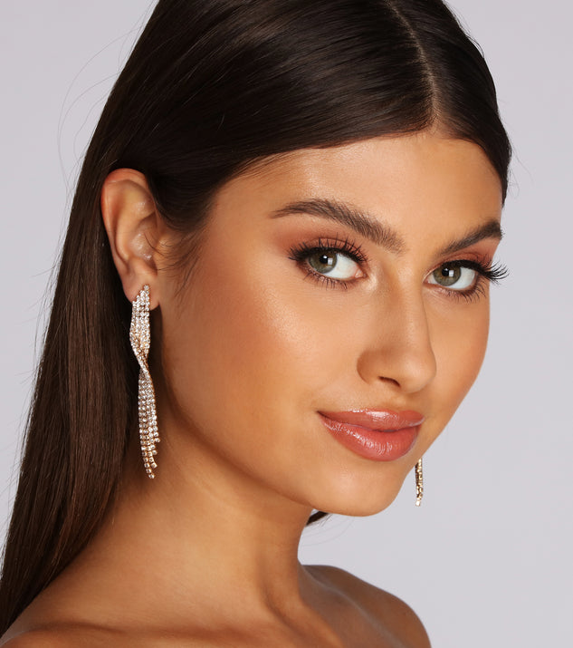 Twisted Rhinestone Dusters is the perfect Homecoming look pick with on-trend details to make the 2023 HOCO dance your most memorable event yet!