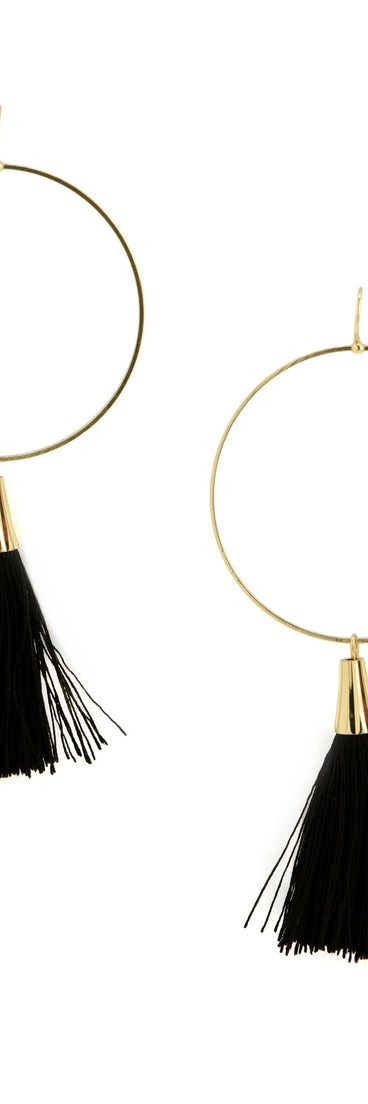 Tassel On Hoops is a trendy pick to create 2023 festival outfits, festival dresses, outfits for concerts or raves, and complete your best party outfits!