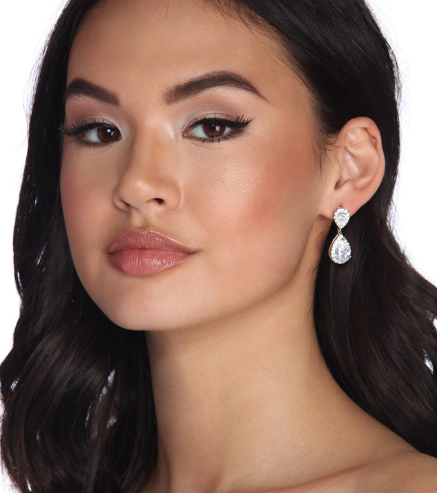 Cubic Zirconia Teardrop Earrings is the perfect Homecoming look pick with on-trend details to make the 2023 HOCO dance your most memorable event yet!