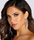 Teardrop Rhinestone Fringe Earrings is the perfect Homecoming look pick with on-trend details to make the 2023 HOCO dance your most memorable event yet!