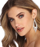 Rhinestone Fringe Chandelier Earrings is the perfect Homecoming look pick with on-trend details to make the 2023 HOCO dance your most memorable event yet!