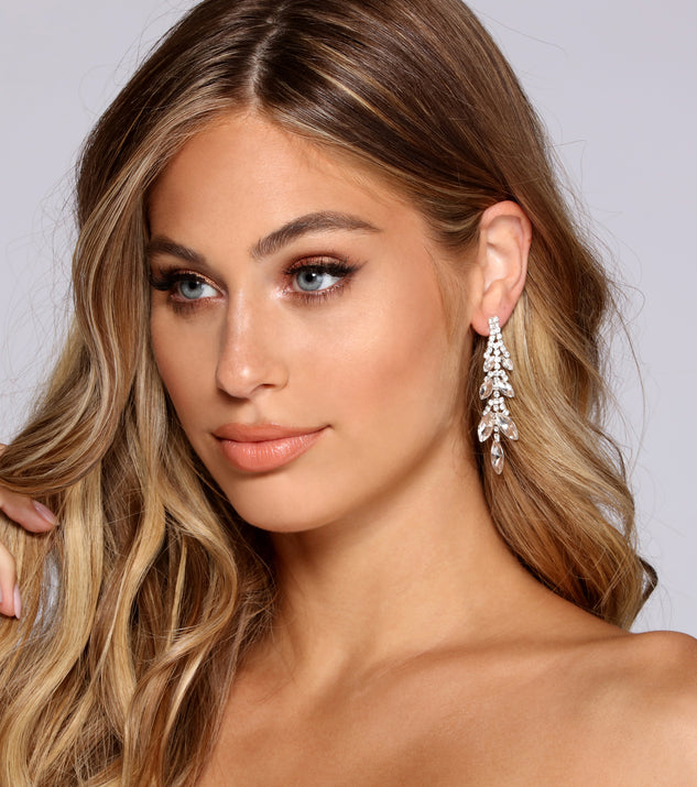 Gleam And Shimmer Duster Earrings is the perfect Homecoming look pick with on-trend details to make the 2023 HOCO dance your most memorable event yet!