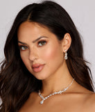 Rhinestone Teardrop Necklace And Dusters is the perfect Homecoming look pick with on-trend details to make the 2023 HOCO dance your most memorable event yet!