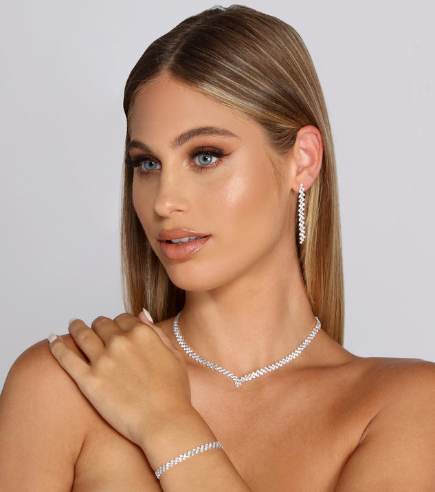 With All In The Shine Necklace Set as your homecoming jewelry or accessories, your 2023 Homecoming dress look will be fire!