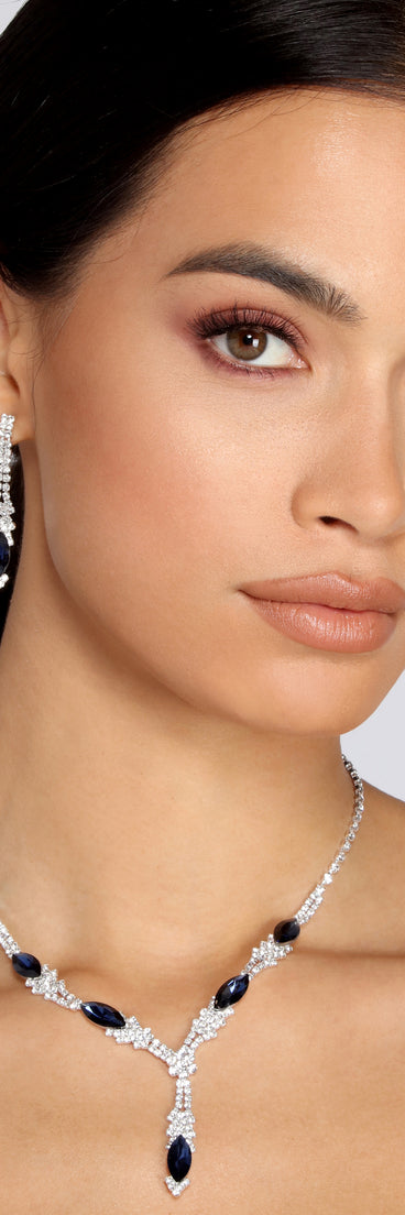 She's One Of A Kind Necklace & Earrings is the perfect Homecoming look pick with on-trend details to make the 2023 HOCO dance your most memorable event yet!