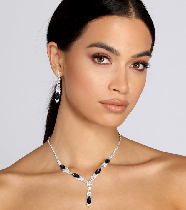 She's One Of A Kind Necklace & Earrings is the perfect Homecoming look pick with on-trend details to make the 2023 HOCO dance your most memorable event yet!