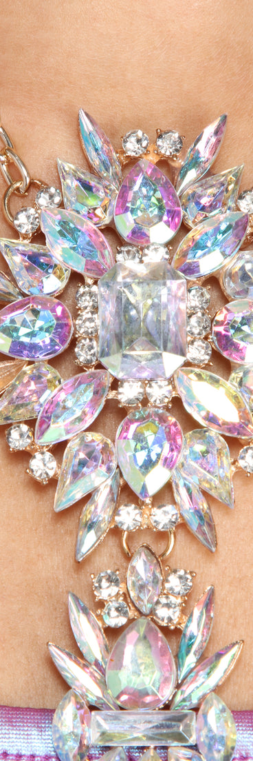 Such A Gem Body Chain is a trendy pick to create 2023 festival outfits, festival dresses, outfits for concerts or raves, and complete your best party outfits!