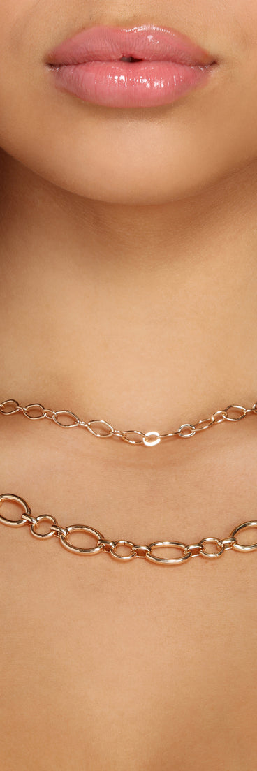 Chained To You Layered Necklace is the perfect Homecoming look pick with on-trend details to make the 2023 HOCO dance your most memorable event yet!