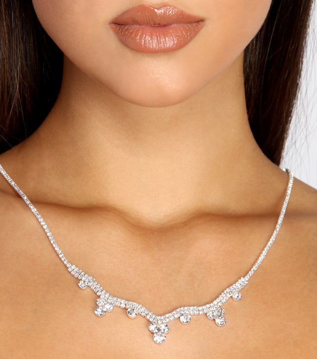 With Choker Rhinestone Backdrop Necklace as your homecoming jewelry or accessories, your 2023 Homecoming dress look will be fire!