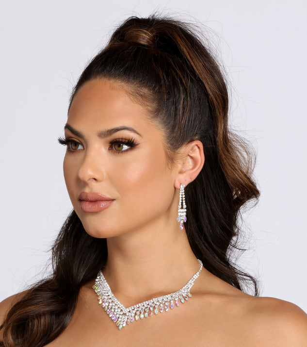 Marquise Rhinestone Necklace Set is the perfect Homecoming look pick with on-trend details to make the 2023 HOCO dance your most memorable event yet!