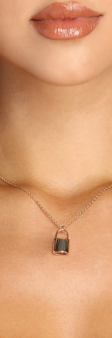 Dainty Padlock Pendant Necklace is the perfect Homecoming look pick with on-trend details to make the 2023 HOCO dance your most memorable event yet!