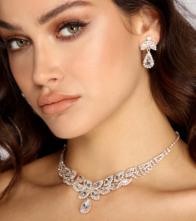 You Are Beyond Gorgeous Leafy Necklace Set is the perfect Homecoming look pick with on-trend details to make the 2023 HOCO dance your most memorable event yet!