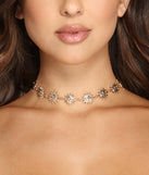 Hello Sunshine Choker is a trendy pick to create 2023 festival outfits, festival dresses, outfits for concerts or raves, and complete your best party outfits!