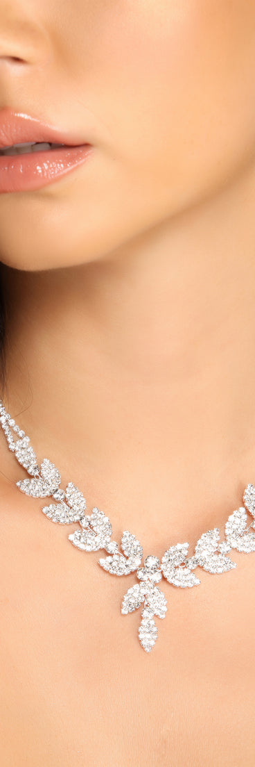 With Rhinestone Leaf-Shaped Necklace And Earring Set as your homecoming jewelry or accessories, your 2023 Homecoming dress look will be fire!