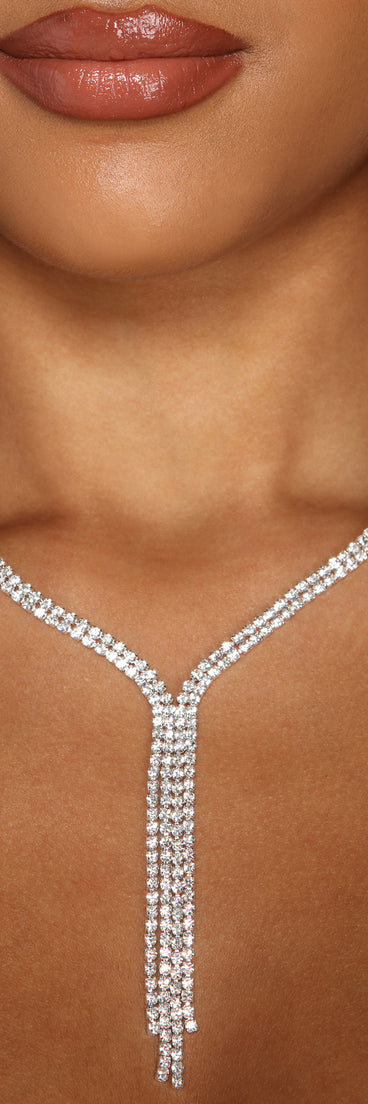 With Total Glam Girl Rhinestone Necklace as your homecoming jewelry or accessories, your 2023 Homecoming dress look will be fire!