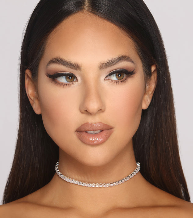 With Luxe Square Rhinestone Choker as your homecoming jewelry or accessories, your 2023 Homecoming dress look will be fire!