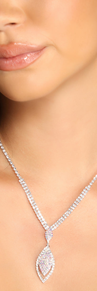 Diamond Girl Rhinestone Collar and Drop Earring Set is the perfect Homecoming look pick with on-trend details to make the 2023 HOCO dance your most memorable event yet!