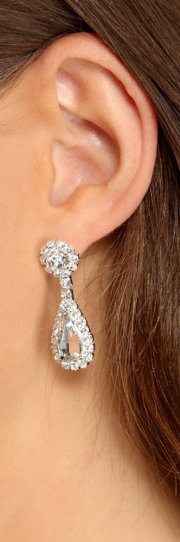 Moment For Glam Teardrop Lariat Necklace Set is a stunning choice for a bridesmaid dress or maid of honor dress, and to feel beautiful at Prom 2023, spring weddings, formals, & military balls!