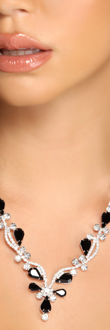 Tear Drop Rhinestone Collar and Duster Earrings Set is the perfect Homecoming look pick with on-trend details to make the 2023 HOCO dance your most memorable event yet!