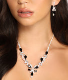 Tear Drop Rhinestone Collar and Duster Earrings Set is the perfect Homecoming look pick with on-trend details to make the 2023 HOCO dance your most memorable event yet!