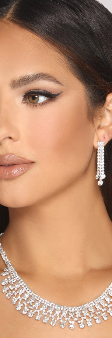 Rhinestone Bib Collar and Duster Set is the perfect Homecoming look pick with on-trend details to make the 2023 HOCO dance your most memorable event yet!