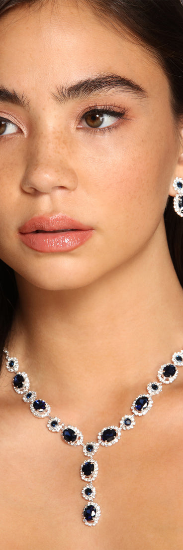 Glamorous Diva Necklace And Earrings Set is the perfect Homecoming look pick with on-trend details to make the 2023 HOCO dance your most memorable event yet!