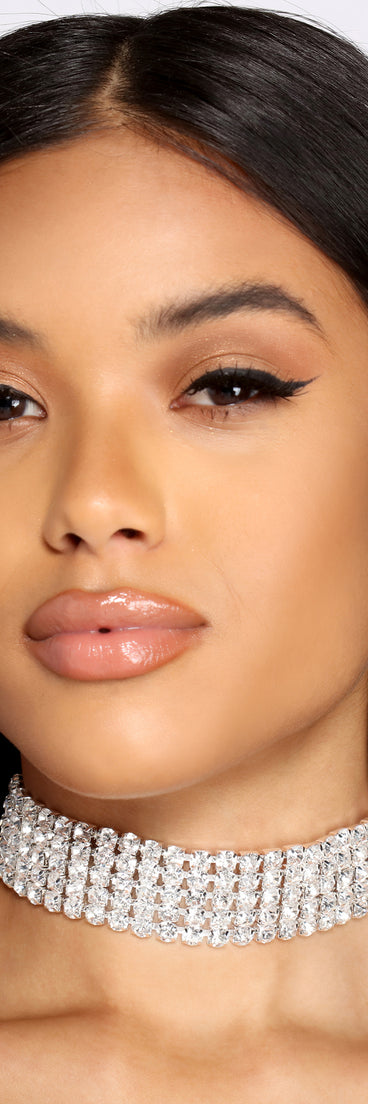 So Luxe Five Row Rhinestone Choker is a trendy pick to create 2023 festival outfits, festival dresses, outfits for concerts or raves, and complete your best party outfits!