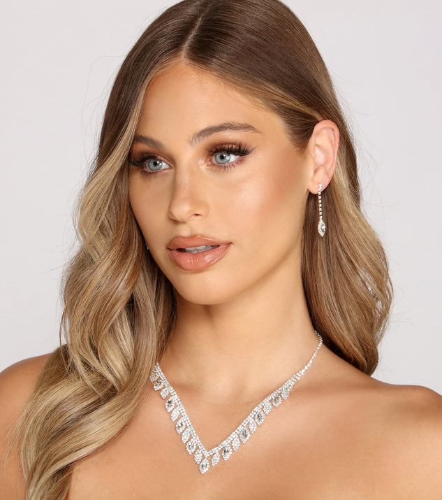 With So Adored Rhinestone Collar And Duster Earrings Set as your homecoming jewelry or accessories, your 2023 Homecoming dress look will be fire!