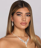 With Magical Night Teardrop Rhinestone Collar And Duster Set as your homecoming jewelry or accessories, your 2023 Homecoming dress look will be fire!