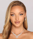 With Glamorous Beauty Necklace And Earrings Set as your homecoming jewelry or accessories, your 2023 Homecoming dress look will be fire!