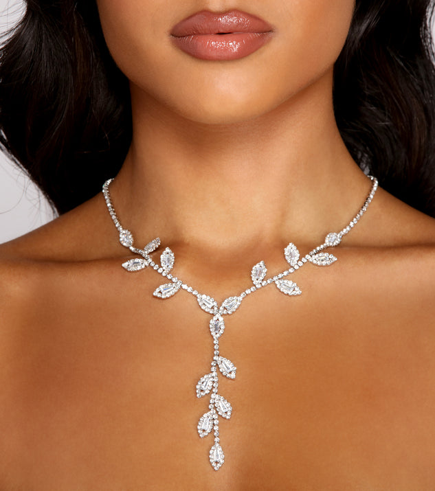 So Luxe Rhinestone Leaf Collar