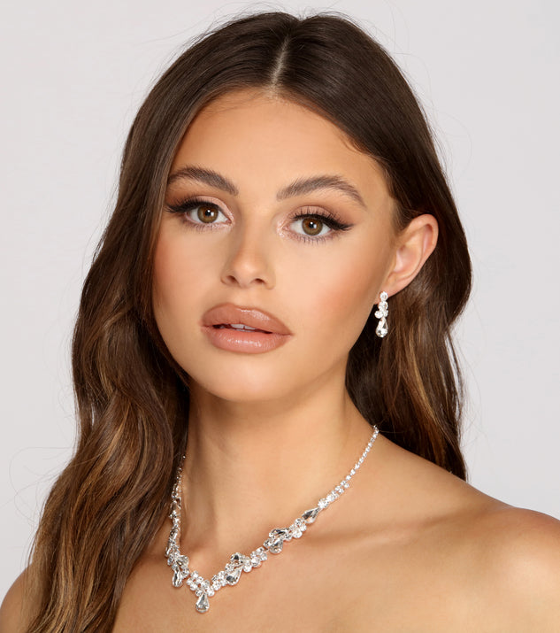 With Glamour Girl Rhinestone Necklace And Earrings Set as your homecoming jewelry or accessories, your 2023 Homecoming dress look will be fire!