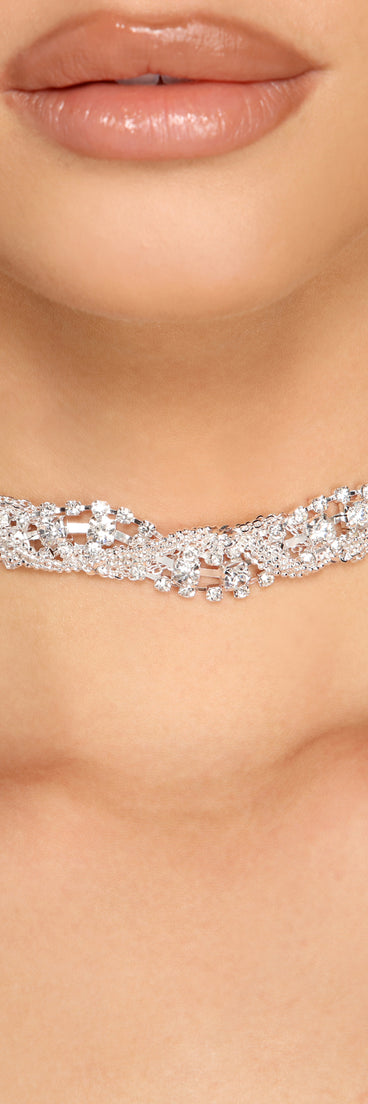Gorgeous And Chic Rhinestone Choker Necklace is the perfect Homecoming look pick with on-trend details to make the 2023 HOCO dance your most memorable event yet!