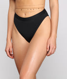 Captivating And Chic Belly Chain is a trendy pick to create 2023 festival outfits, festival dresses, outfits for concerts or raves, and complete your best party outfits!