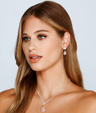 With Reign In Luxe Necklace And Duster Earrings Set as your homecoming jewelry or accessories, your 2023 Homecoming dress look will be fire!