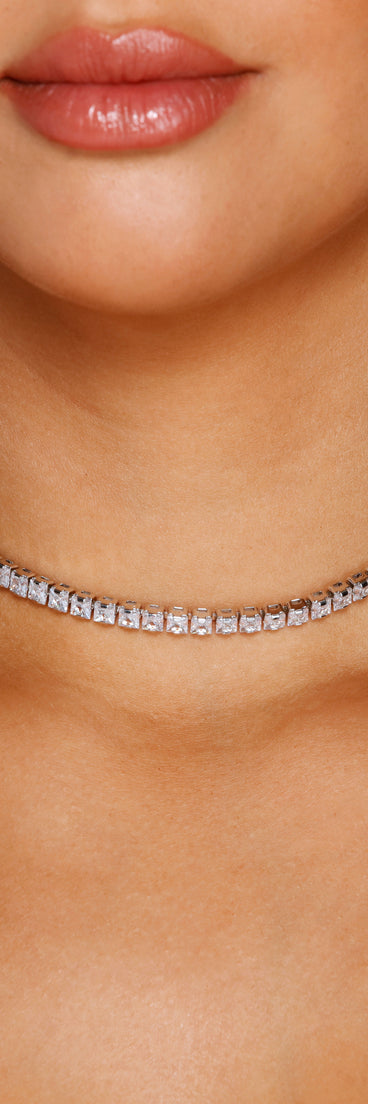 With Subtle Glam Rhinestone Choker as your homecoming jewelry or accessories, your 2023 Homecoming dress look will be fire!