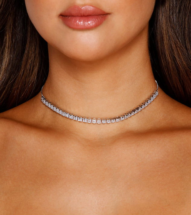 With Subtle Glam Rhinestone Choker as your homecoming jewelry or accessories, your 2023 Homecoming dress look will be fire!