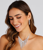 With Unforgettable Glam Rhinestone Collar And Fringe Earrings as your homecoming jewelry or accessories, your 2023 Homecoming dress look will be fire!