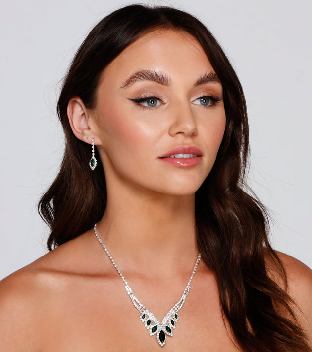 With Chic Elegance Necklace And Earrings Set as your homecoming jewelry or accessories, your 2023 Homecoming dress look will be fire!
