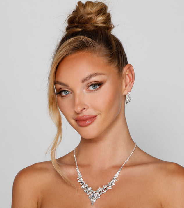 With Gorgeous Glitz Necklace And Earrings Set as your homecoming jewelry or accessories, your 2023 Homecoming dress look will be fire!