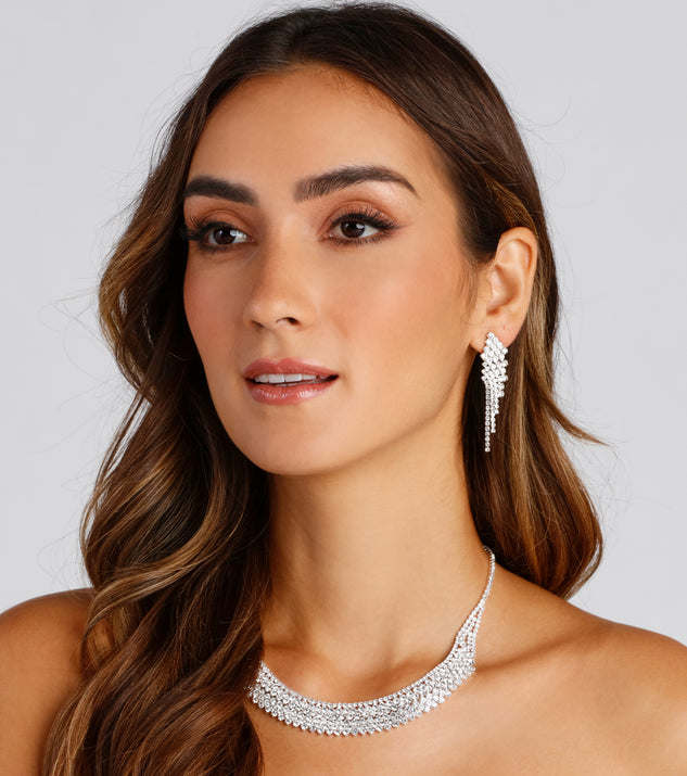 Captivating Luxe Necklace And Earrings Set is the perfect Homecoming look pick with on-trend details to make the 2023 HOCO dance your most memorable event yet!