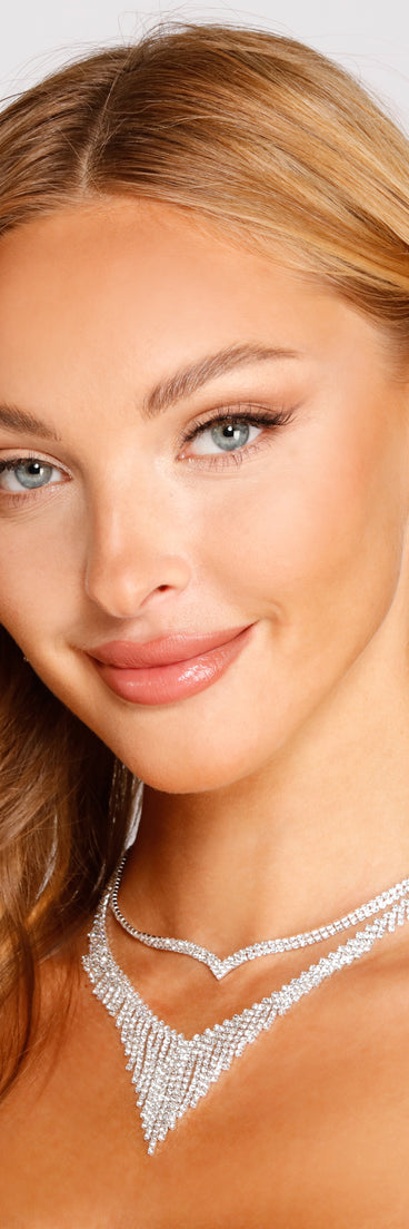 Livin' Luxe Rhinestone Necklace And Earrings Set is the perfect Homecoming look pick with on-trend details to make the 2023 HOCO dance your most memorable event yet!