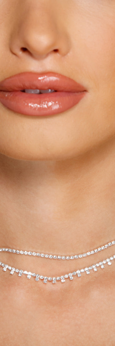 With Dainty Layered Rhinestone Choker Necklace as your homecoming jewelry or accessories, your 2023 Homecoming dress look will be fire!